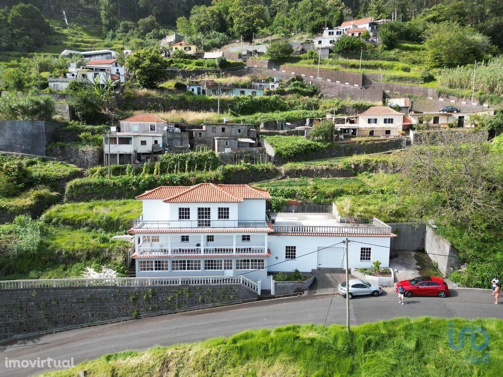 Casa T4 em Madeira de 261,00 m2