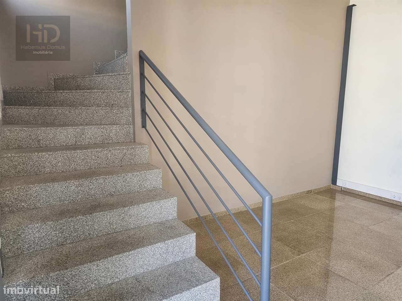 Armazém para venda ou aluguer na zona industrial de Grijó-15