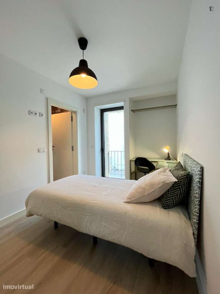 Quarto - localizado em Benfica Lisbon - Grande imagem: 5/10
