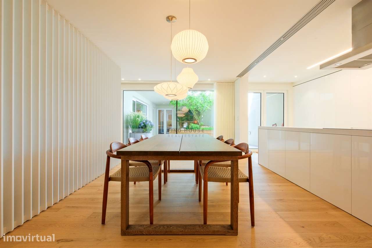 Apartamento T3 em condomínio privado, com terraços e garagem, no Prínc-17