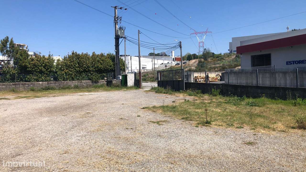 Terreno industrial com construção-8