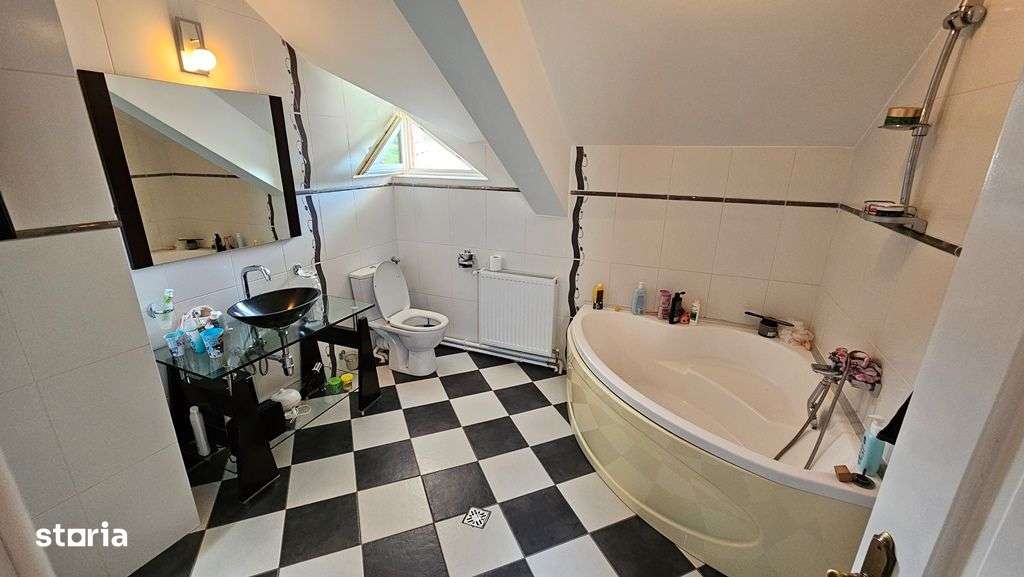Casa de vanzare in oras, Cartierul Unirii, ideal pentru invesitie-12