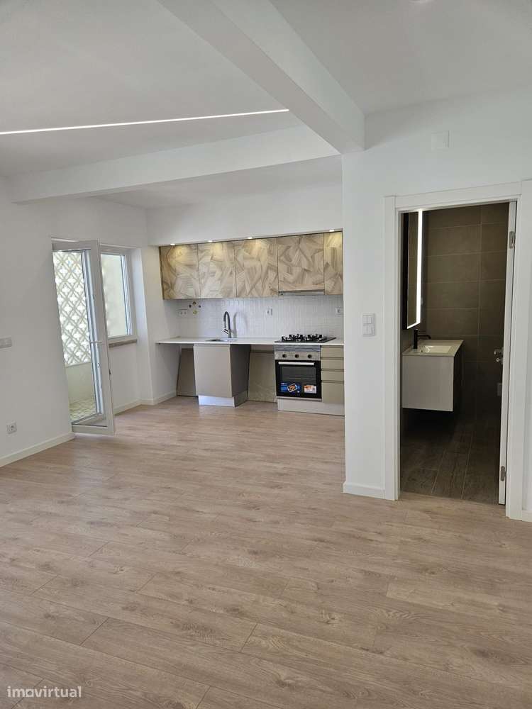 Apartamento T2 à venda na Rua Bernardo Francisco da Costa, 3 Almada-2