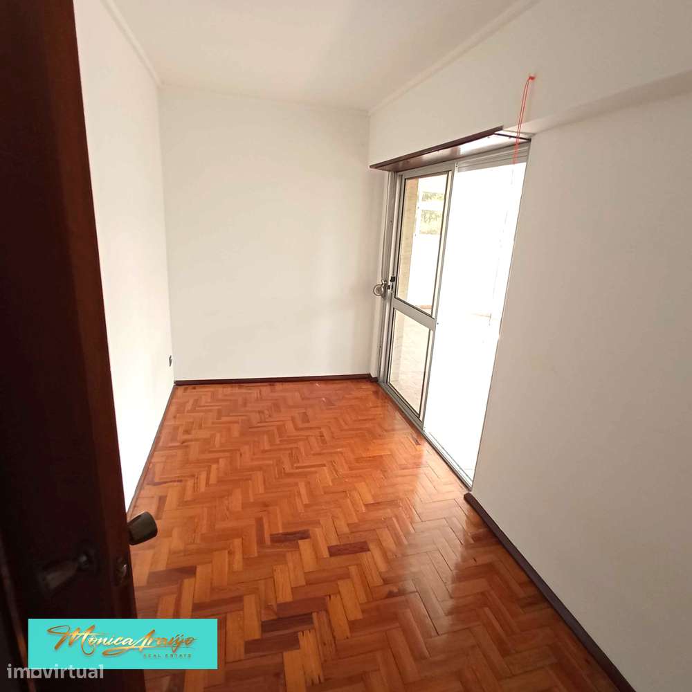 Iluminado apartamento T4, com vista panorâmica em Rio de Mouro-8