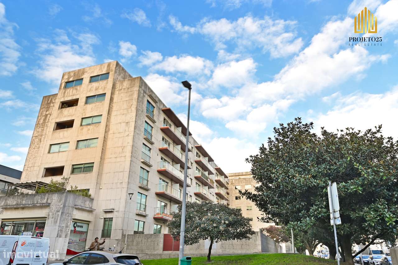 T2 Com Terraço Privativo em Condº Fechado com Piscina Coberta e Jardim-31