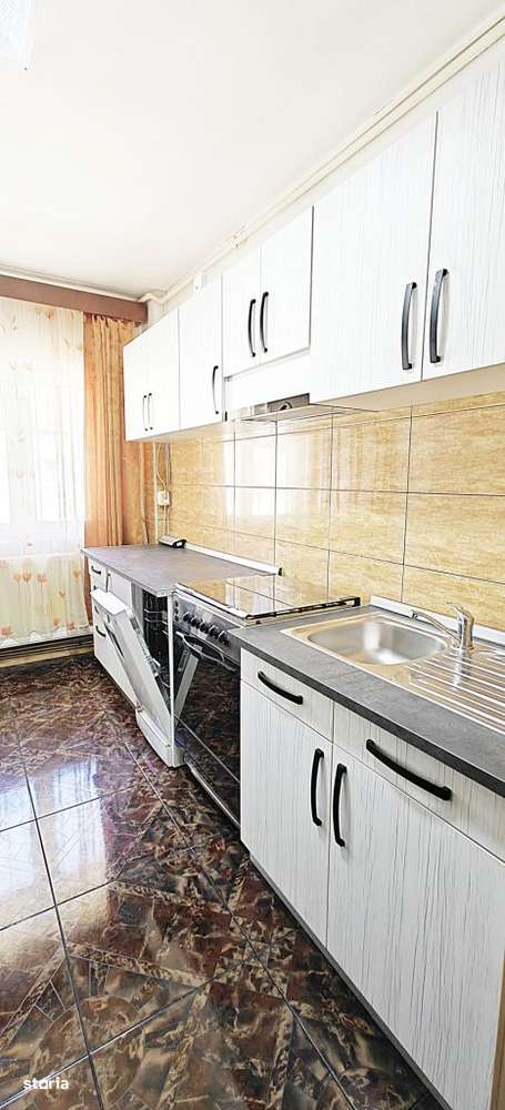 COMISION 0% Apartament 3 camere decomandate/2 bai/balcon/pivnita/Siret-5