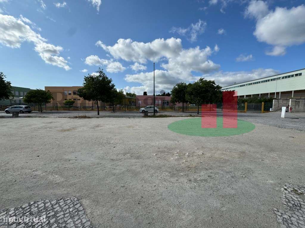 Lote Terreno para Construção de Edifício - Grande imagem: 2/32