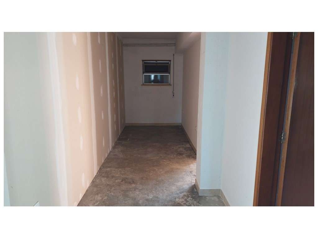 Moradia T3+3 individual no Lameiro - Carvide-8