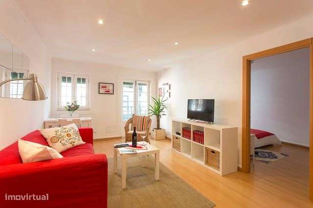 T2 Bairro Alto com varanda, Espaçoso, Muita Luz, ponto a habitar - Grande imagem: 4/49