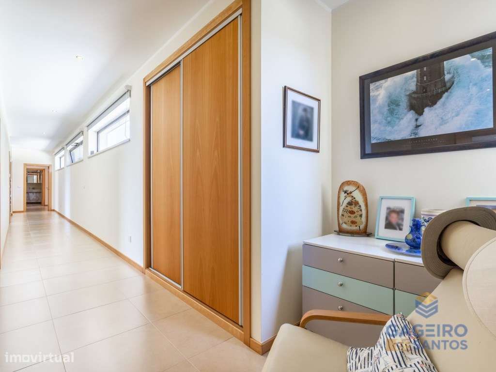 Moradia com piscina e terreno em São Martinho do Porto-22