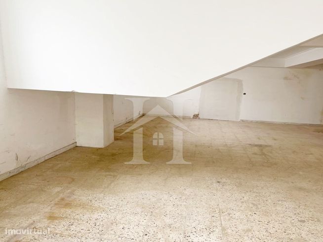 Loja com 210m² e Acesso Direto à Rua Para Veículos-8