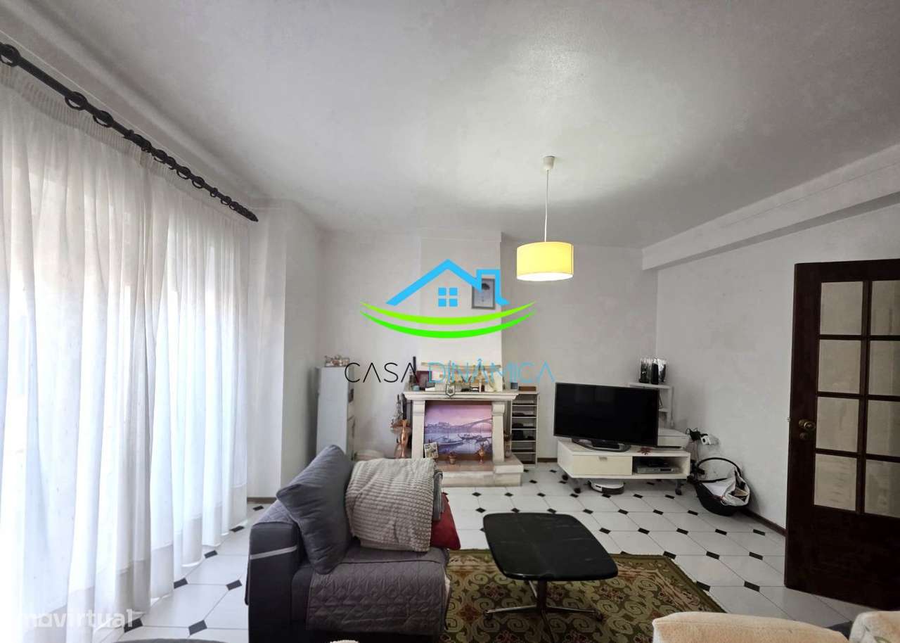 Moradia T4 com terraços, anexo e garagem em Tavarede - Grande imagem: 5/58