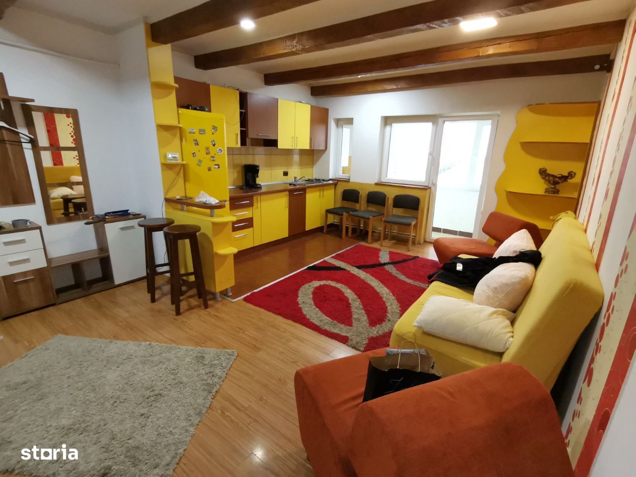 VAND apartament 4 camere decomandat,renovat, zona Calea Poplacii
