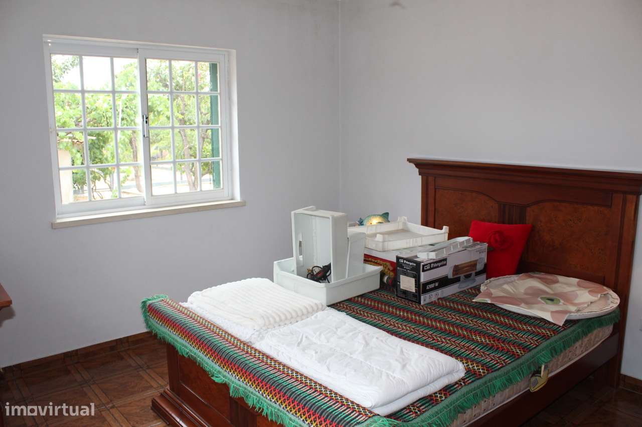 Moradia T2 +Anexos e garagem Lote 2500 m2-20