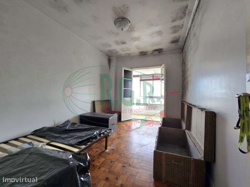 INVESTIMENTO - T5 Entrada Independente | Garagem | Peq. Quintal | C...-29