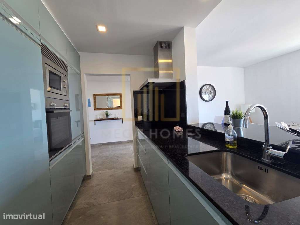 T2 renovado com vista deslumbrante para o areal da Praia da Rocha, ...-6