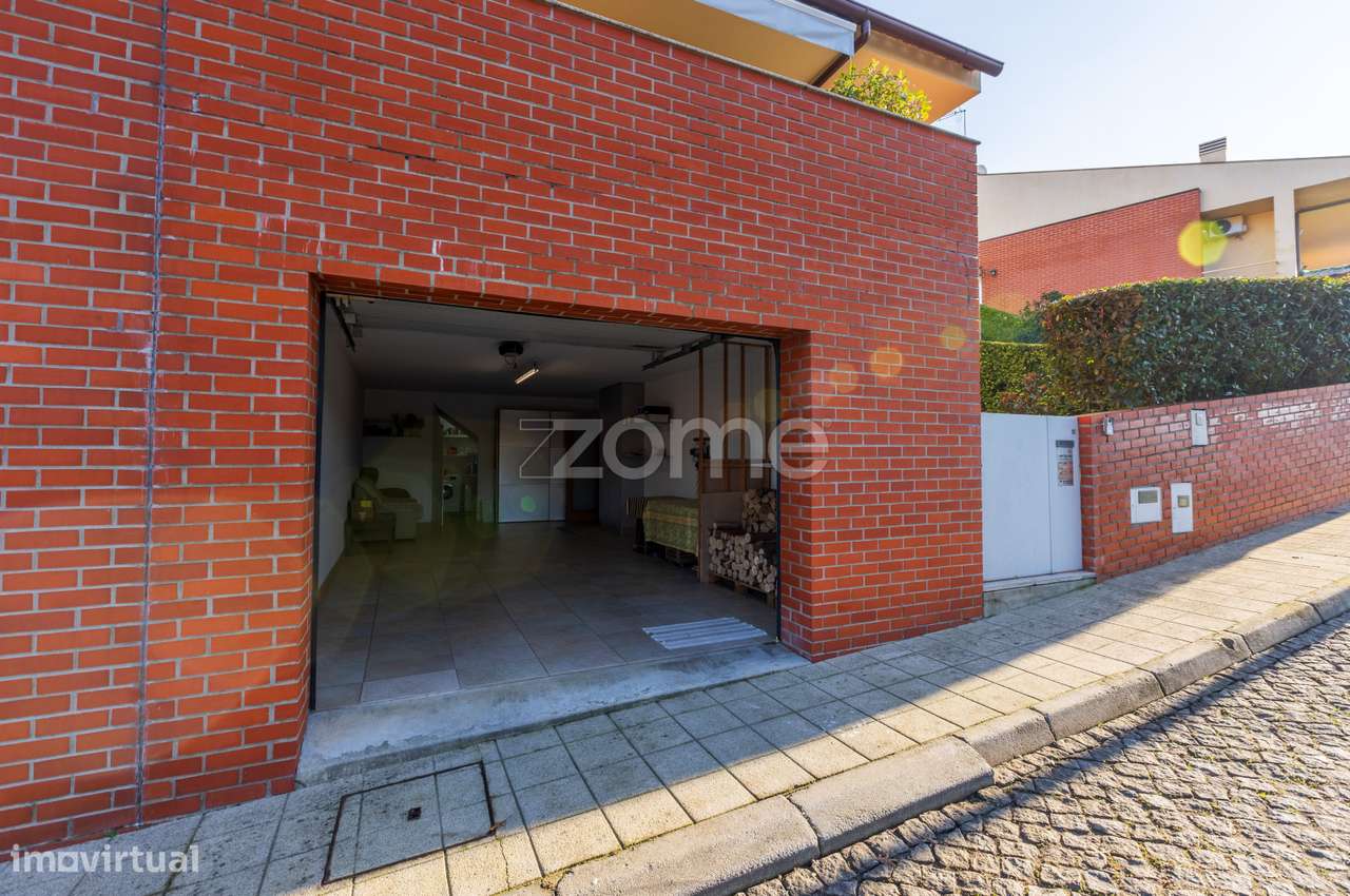 Moradia Geminada T3 em Aldão-38