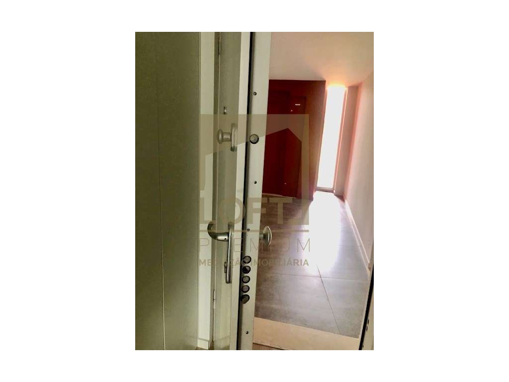 Apartamento T1 com 2 Frentes , Terraço, Totalmente Mobilado e Equip...-8