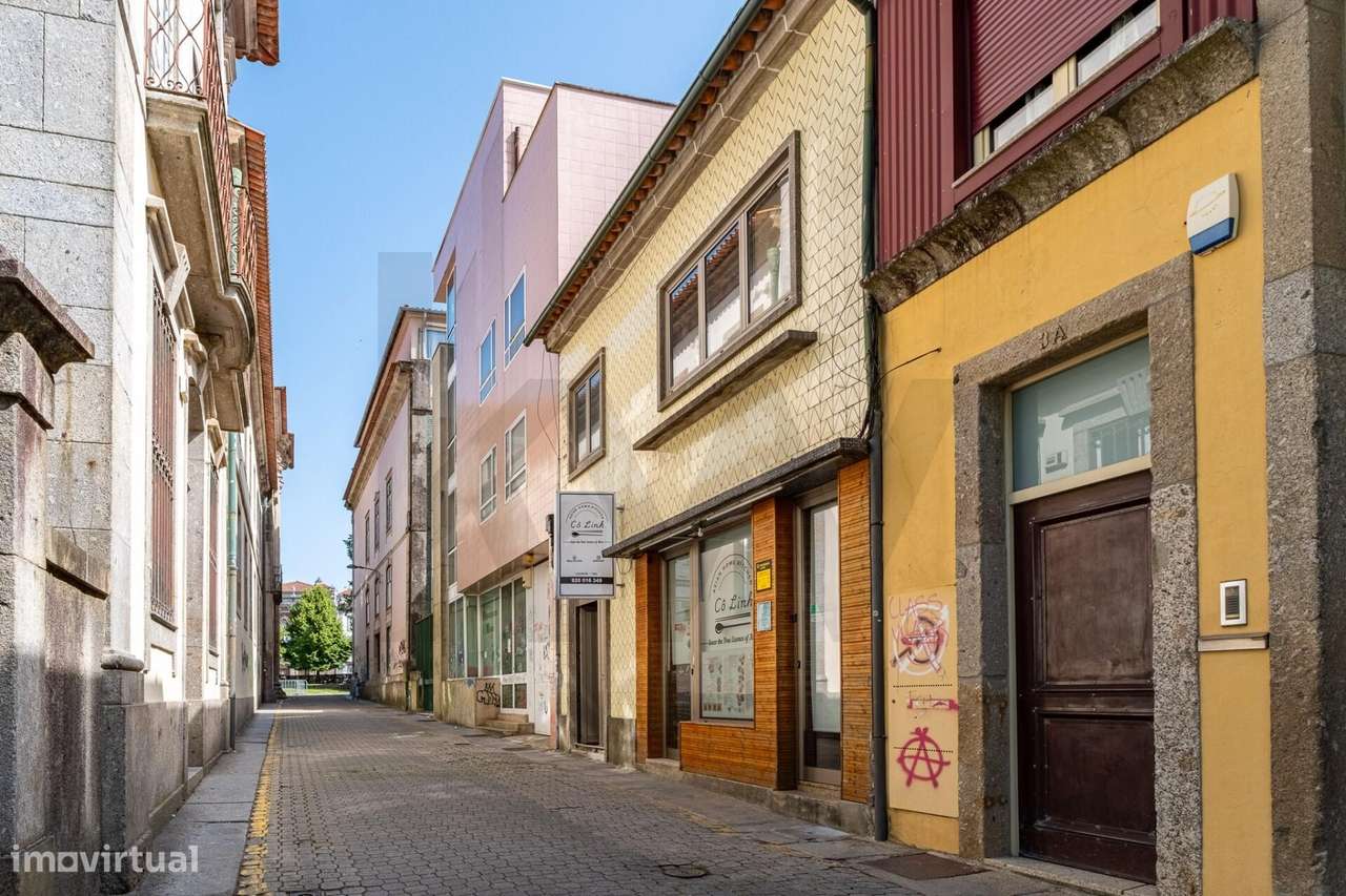 Prédio no centro histórico de Braga-0