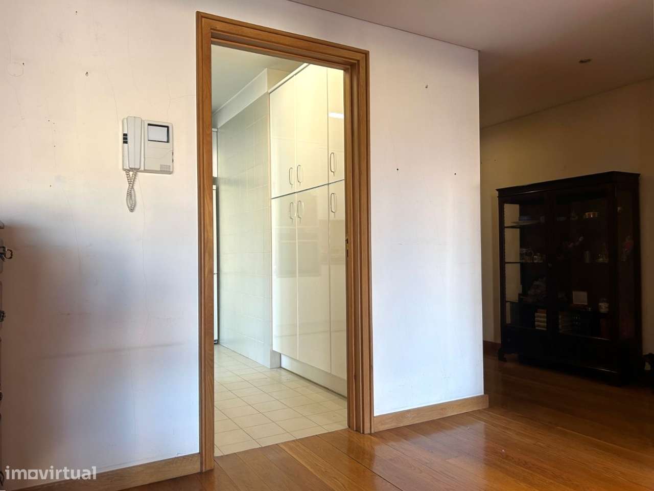 Apartamento T3 com Varanda junto à Praça do Império – Foz do Douro-11
