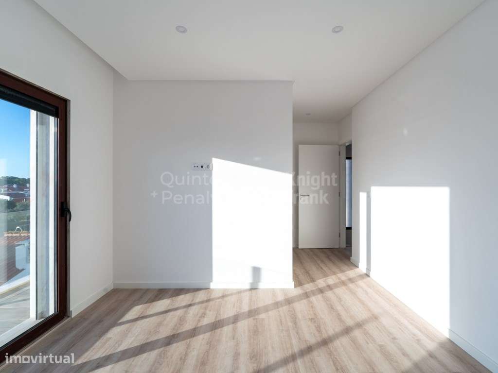 Moradia T4 com jardim, piscina e garagem em Birre-19