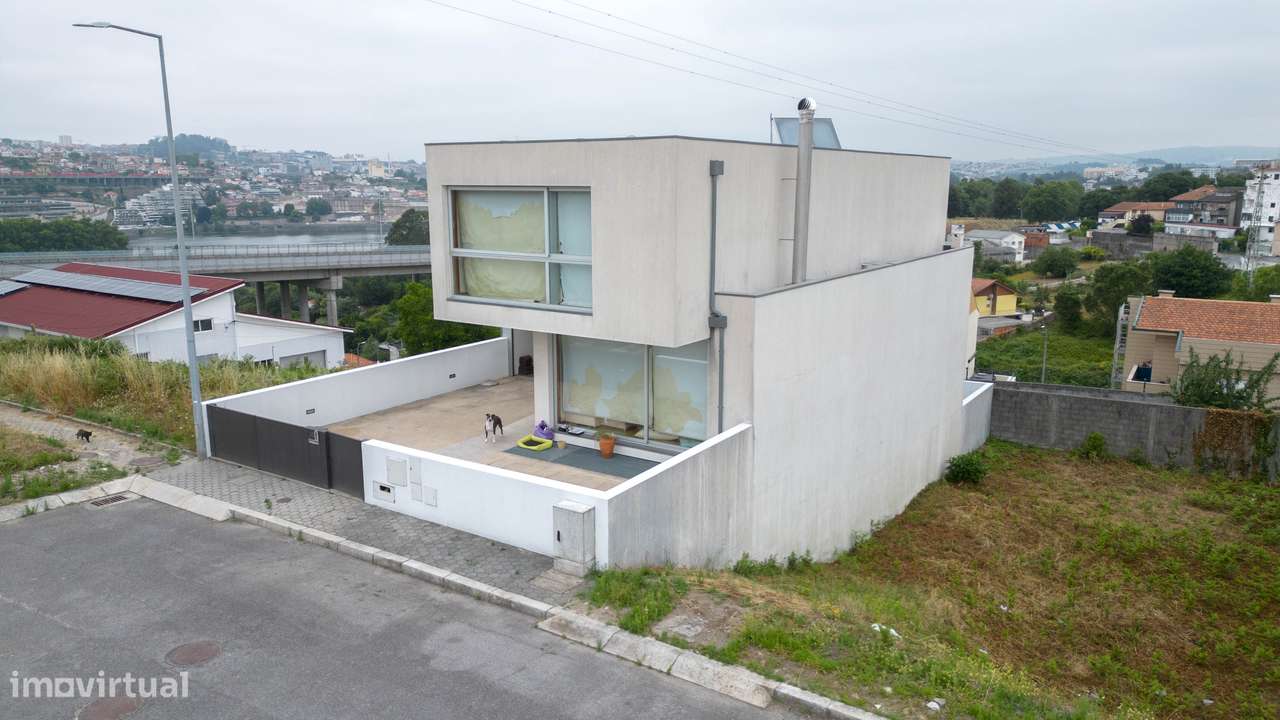 Moradia Geminada V4 c/ Piscina e Vistas Rio Douro em Oliveira do Douro-32
