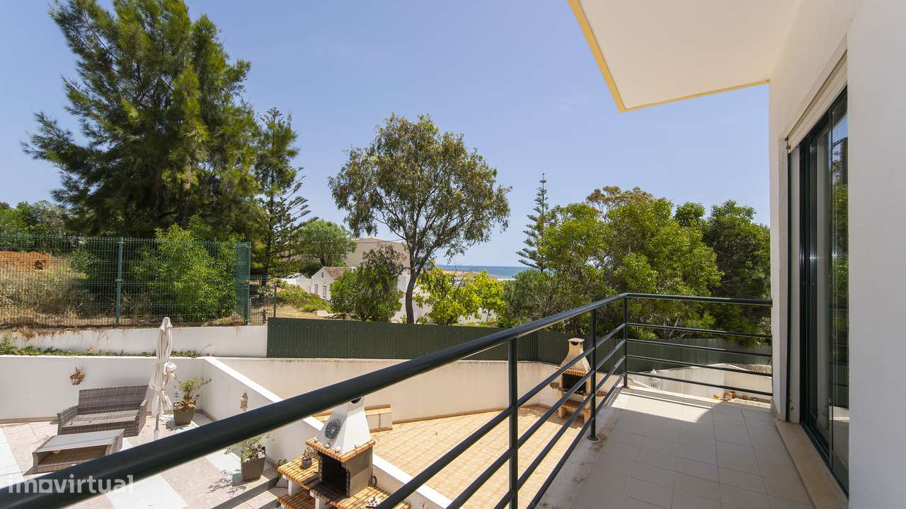 Exclusivo T2 com vista mar na Meia Praia-8