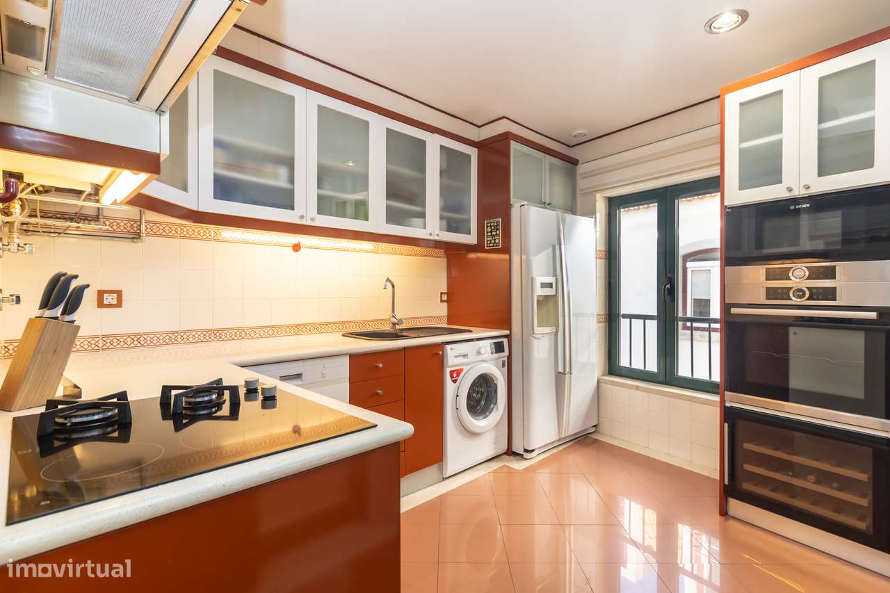 T4+1 Duplex em Primeira com 250m2, Linha de Mar | Sesimbra-13