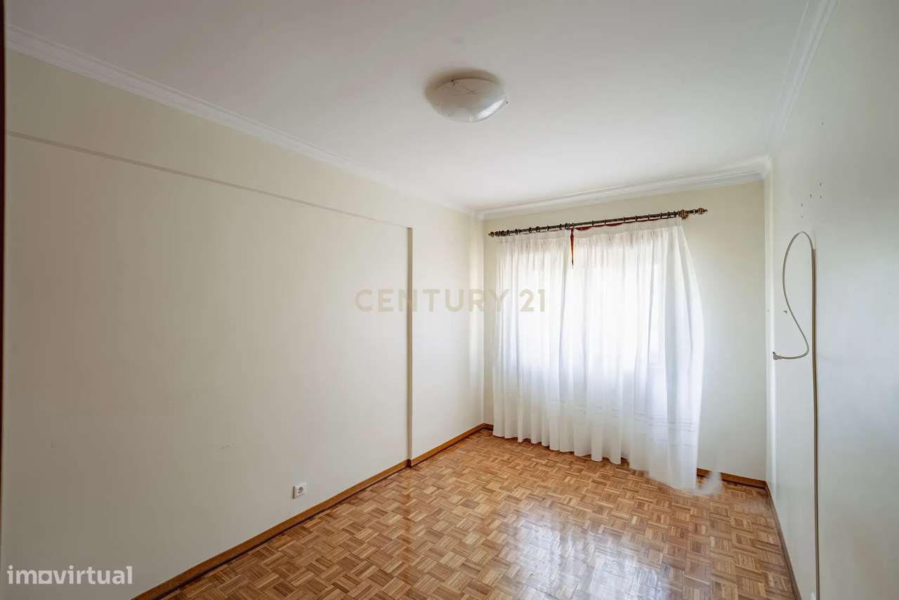 Apartamento T3 em Amora, Seixal - Oportunidade Única!-21