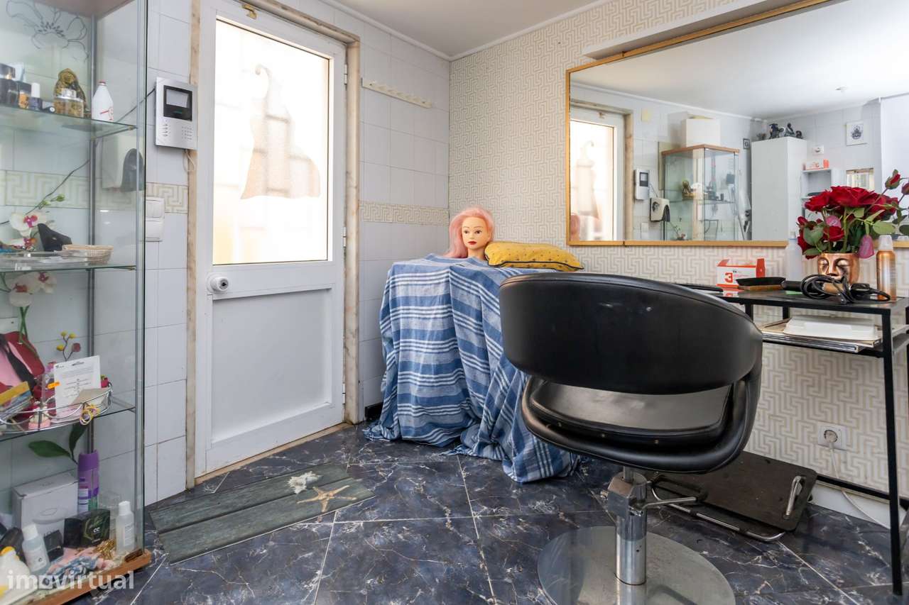 Moradia independente na Rua da Escola Nova-26