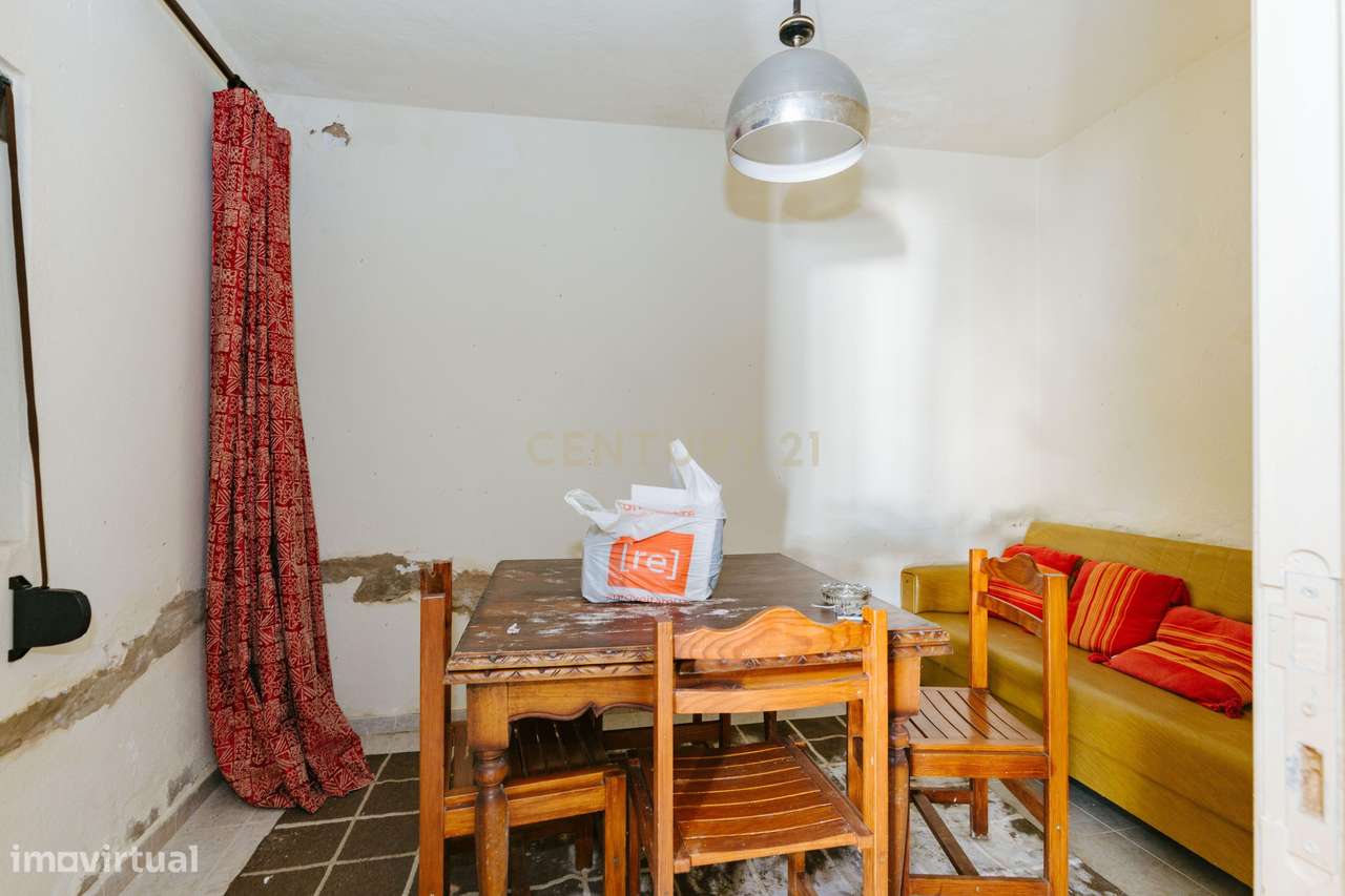 2 moradias para recuperar, com terreno, em Alverca.-20