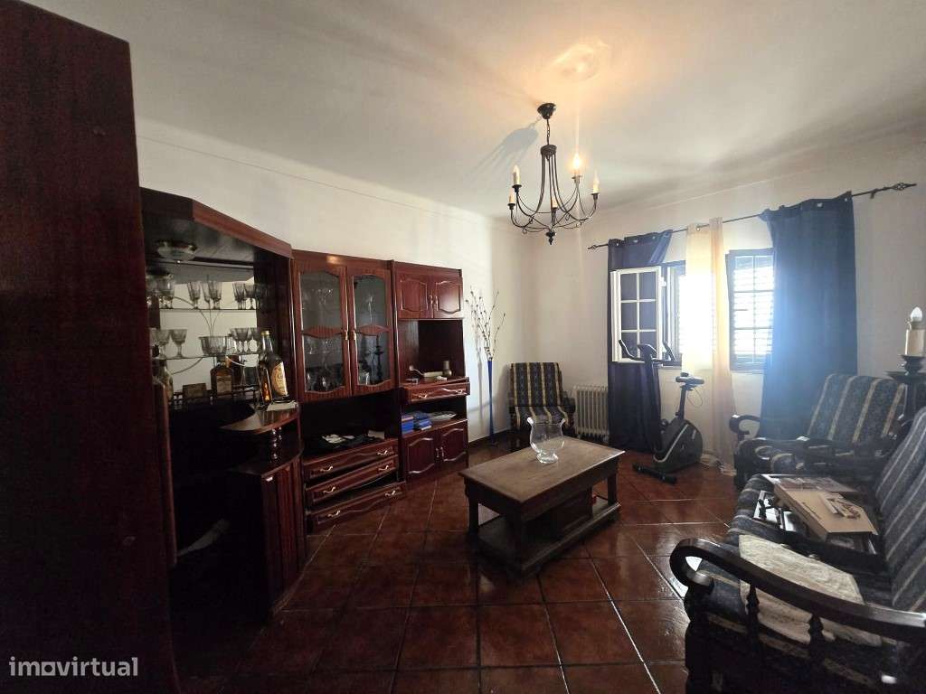 Moradia Isolada, T5, com garagem, na Vila de Redondo-5