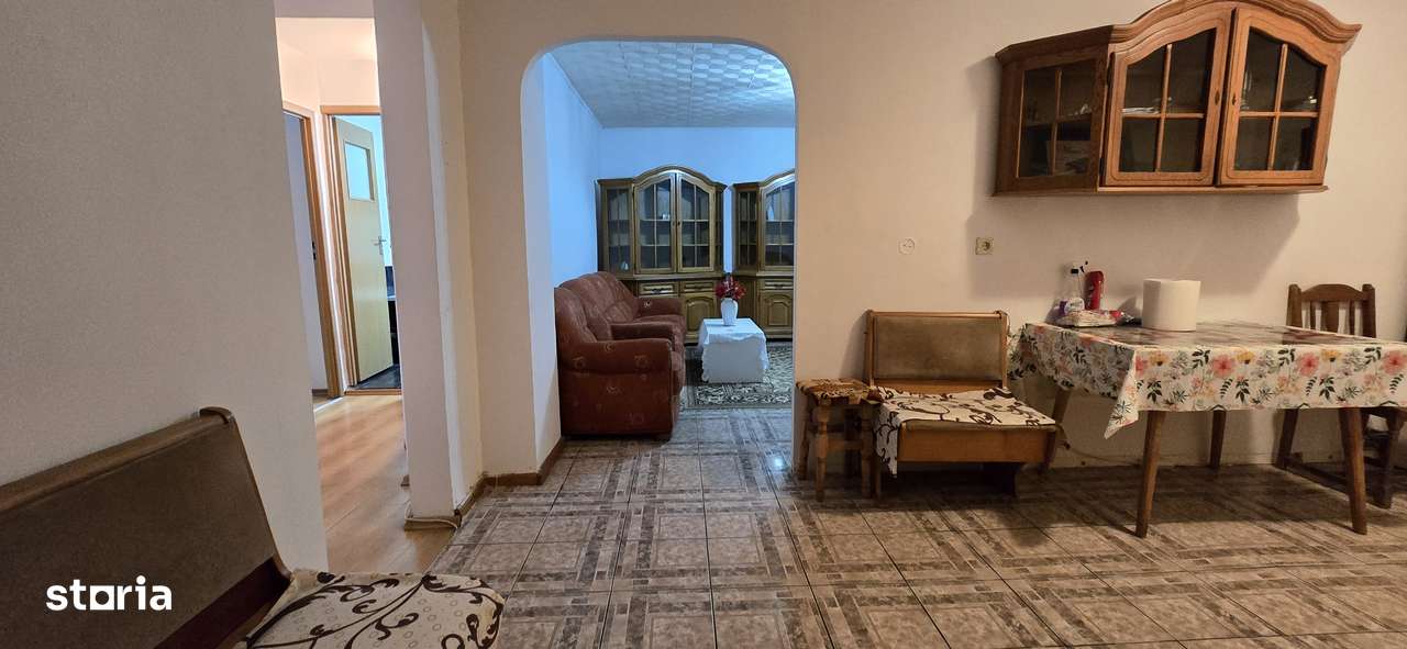 Micro 2 Târgoviște, etaj4/4, închiriere apartament 3camere - Imagine principală: 4/15
