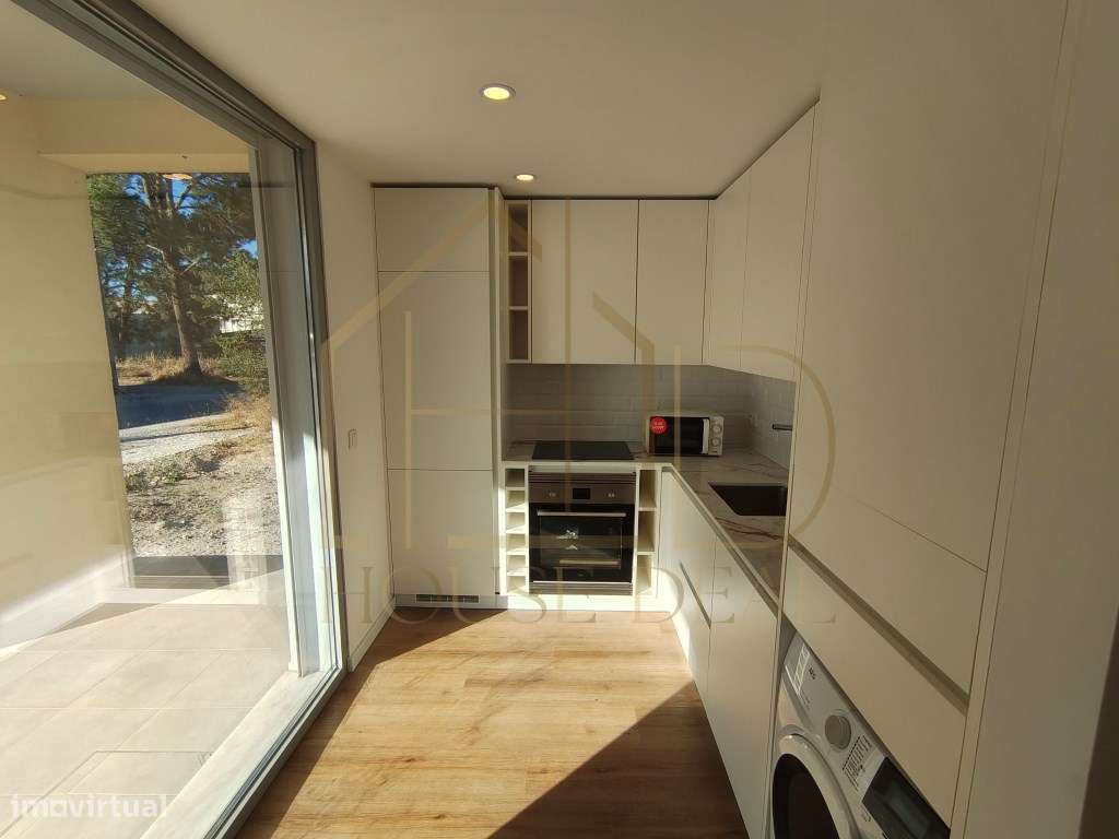 MODERNO Apartamento T1 com Logradouro. Quinta do Conde-5