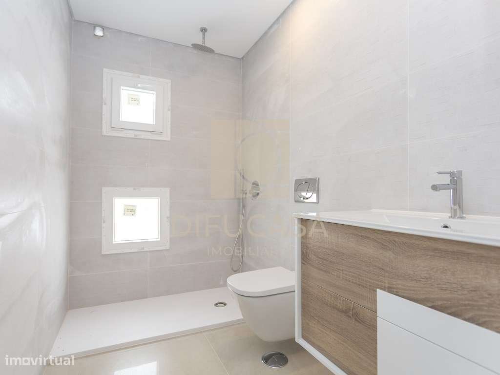 R235 - Moradia T4 Pronta Habitar Centro de Fernão Ferro-26