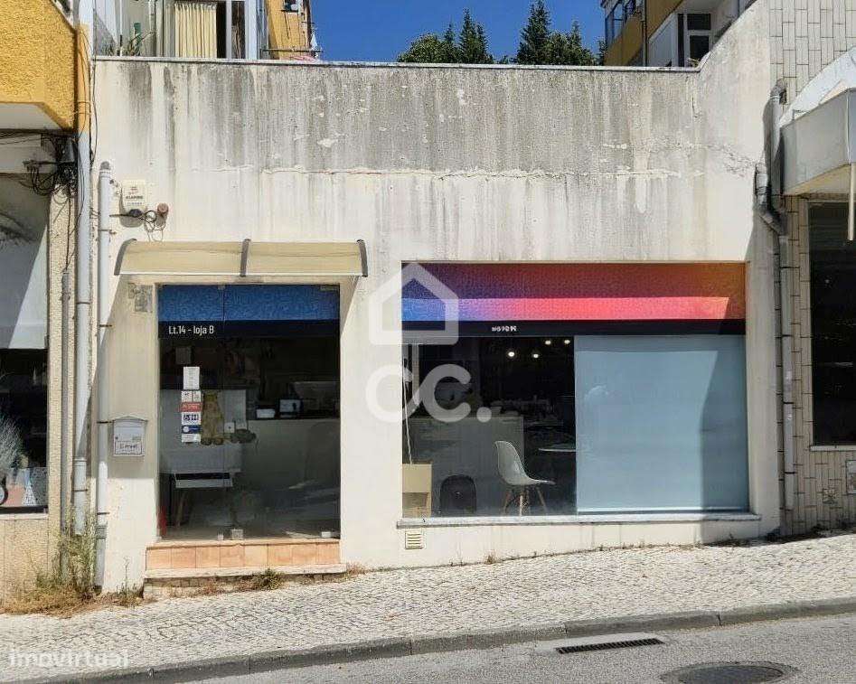 Loja com R/C e cave em Torres Novas | 120 m²-0