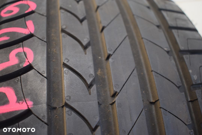 R17 235/45 Goodyear Efficient grip  Pojedyncza - 2