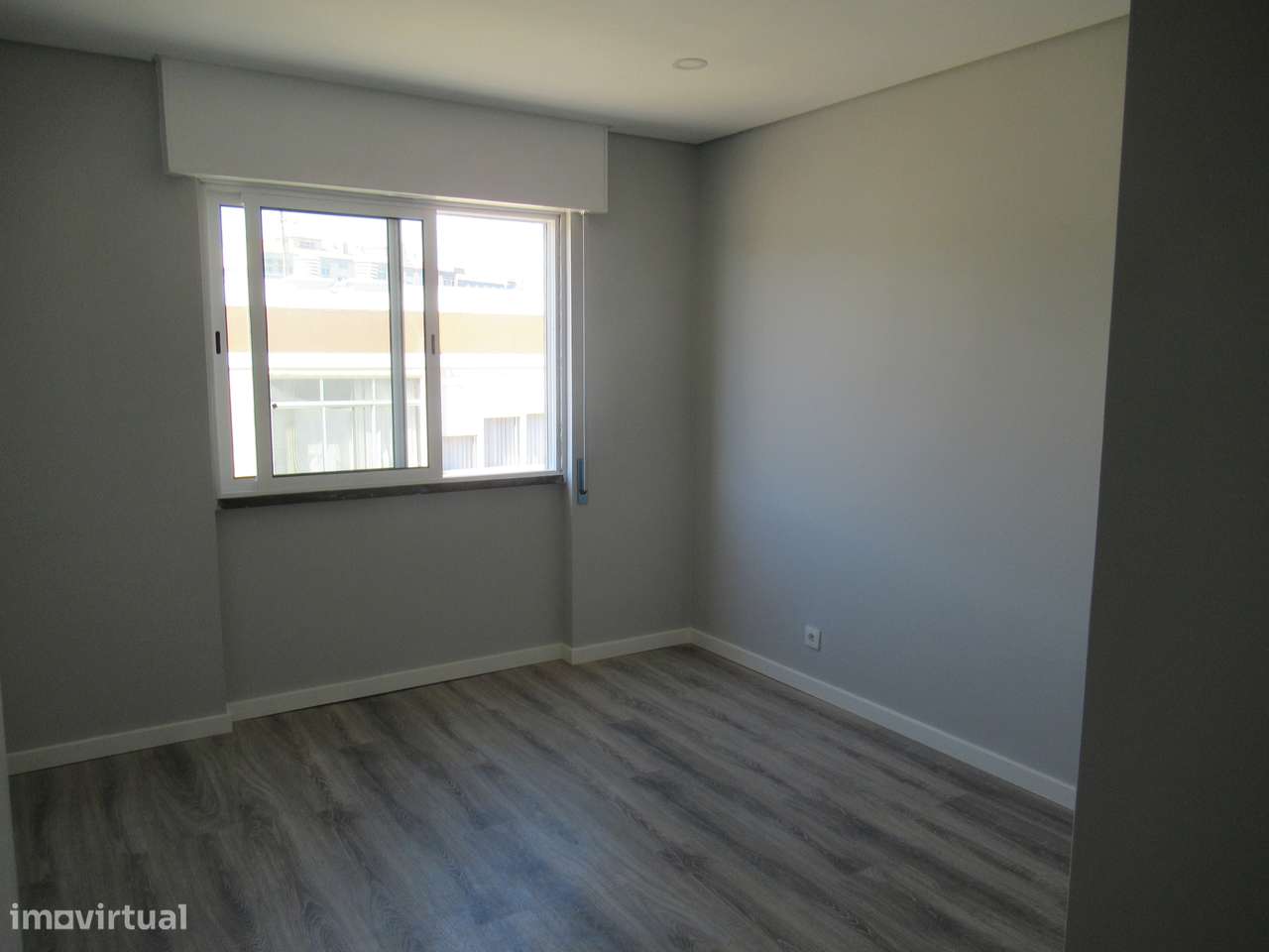 Apartamento T3 renovado na Cruz de Pau (Amora)-10