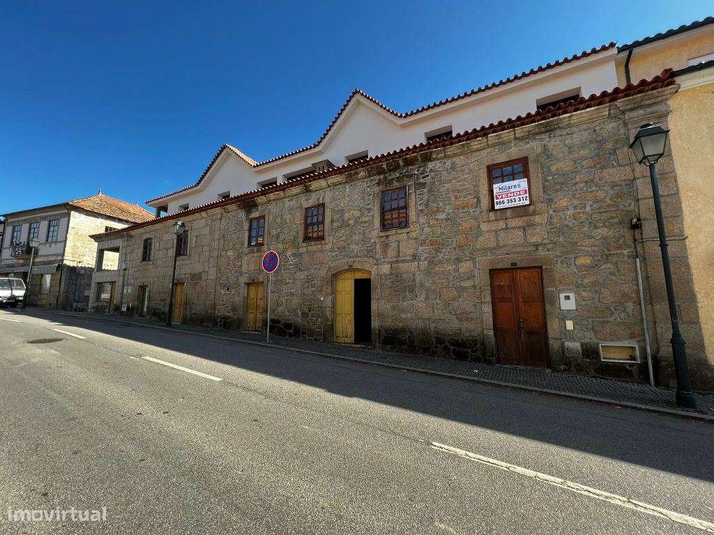 Excelente Investimento em Mirandela - Prédio com 917m2 - Grande imagem: 2/20