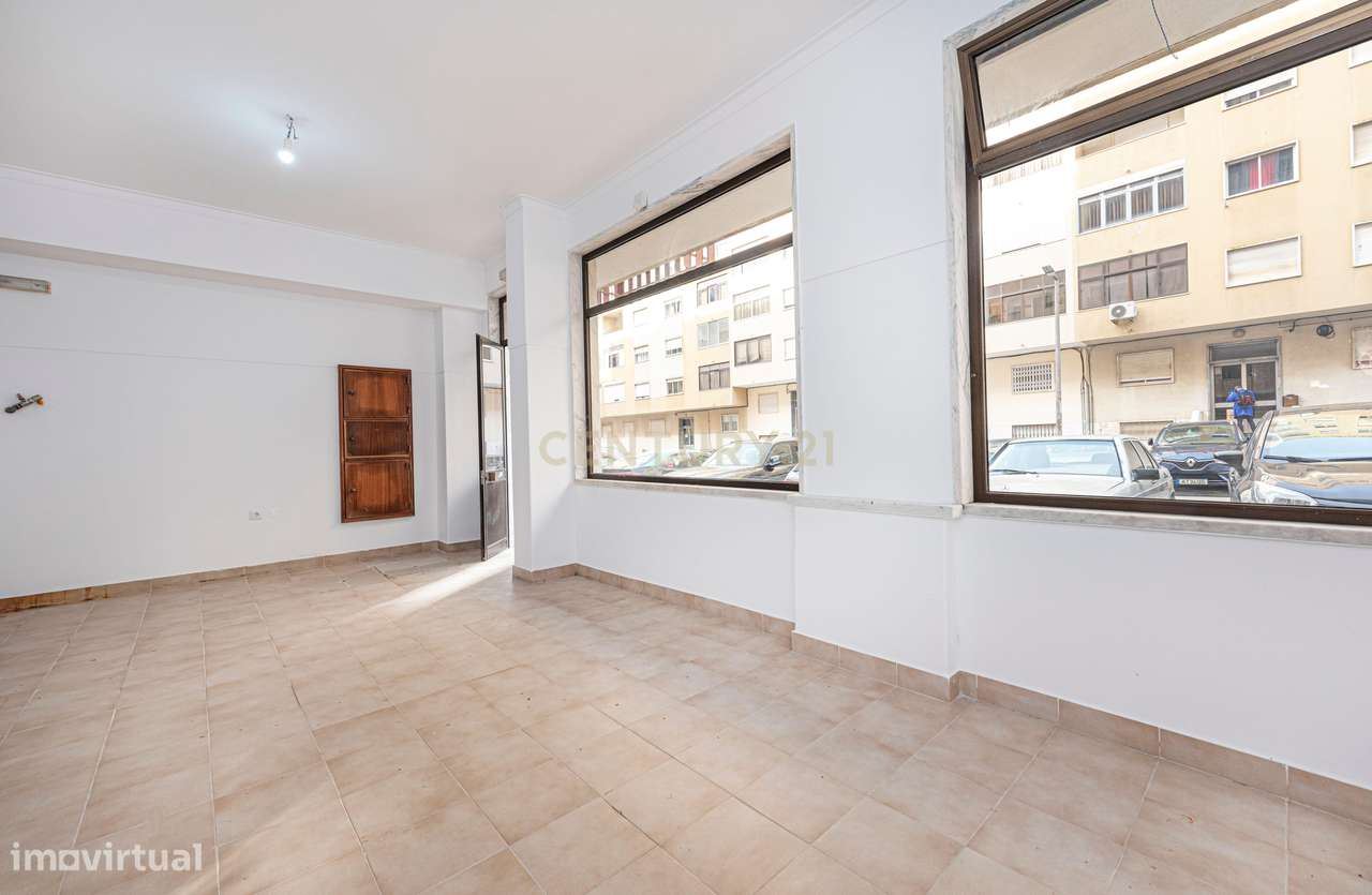 SUSPENSO Escritório com 218 m2 na Quinta da Samaritana, em Belas, Quel - Grande imagem: 3/19