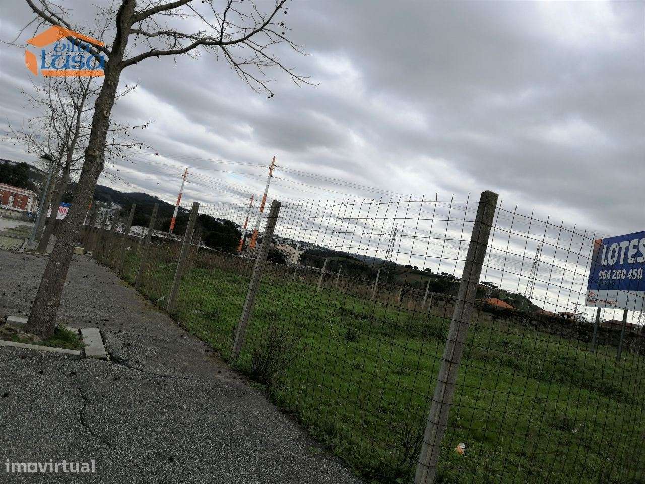 Lote de Terreno para construção de Moradia T3, 3 frentes, A. Santas... - Grande imagem: 1/7