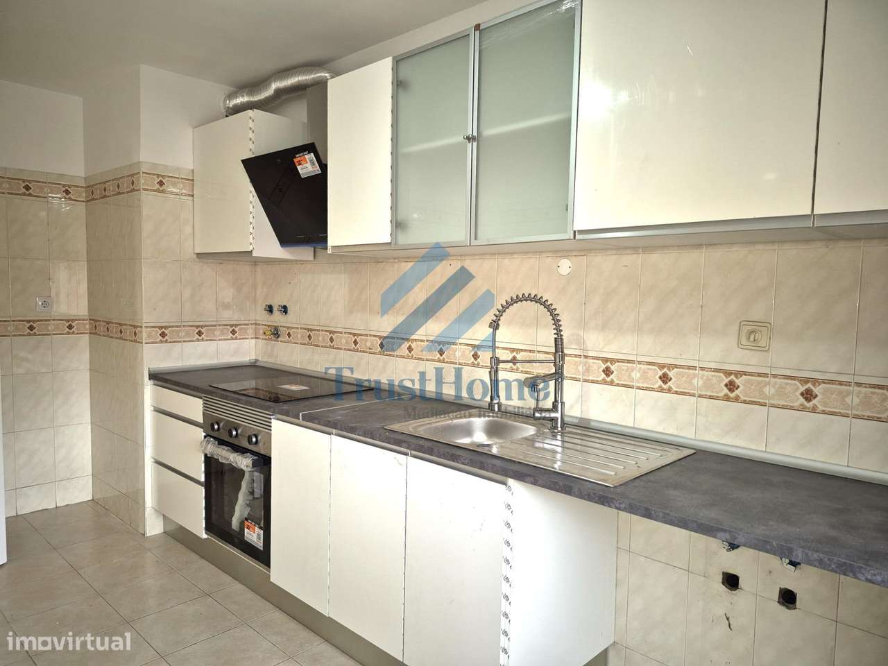 T2 com vista desafogada em  Algueirão Mem Martins Sintra - Grande imagem: 4/24