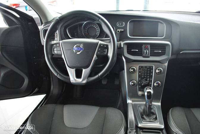 Volvo V40 2.0 D2 Momentum Eco - 30