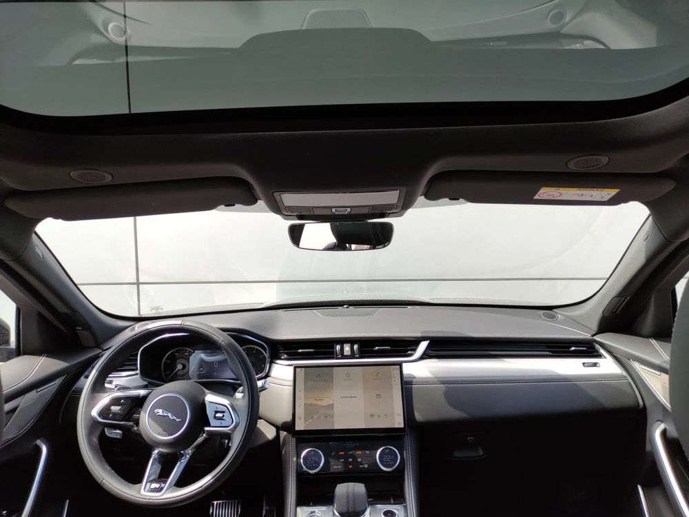 Jaguar F-Pace 2.0 Benzyna 250 KM — zdjęcie 4
