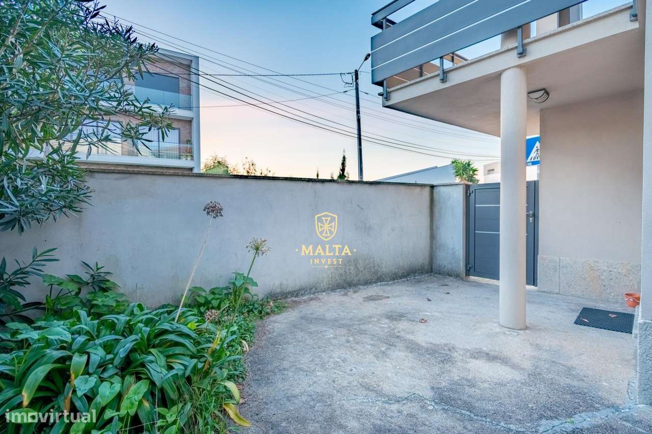 Moradia Bifamiliar com 3 Pisos no Centro de Fão – Esposende-33