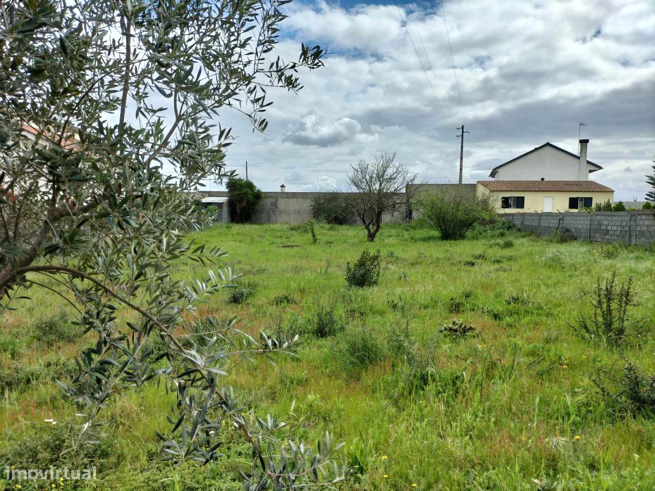Terreno urbano com 1170 m2 em Vale da Pedra, Cartaxo-1