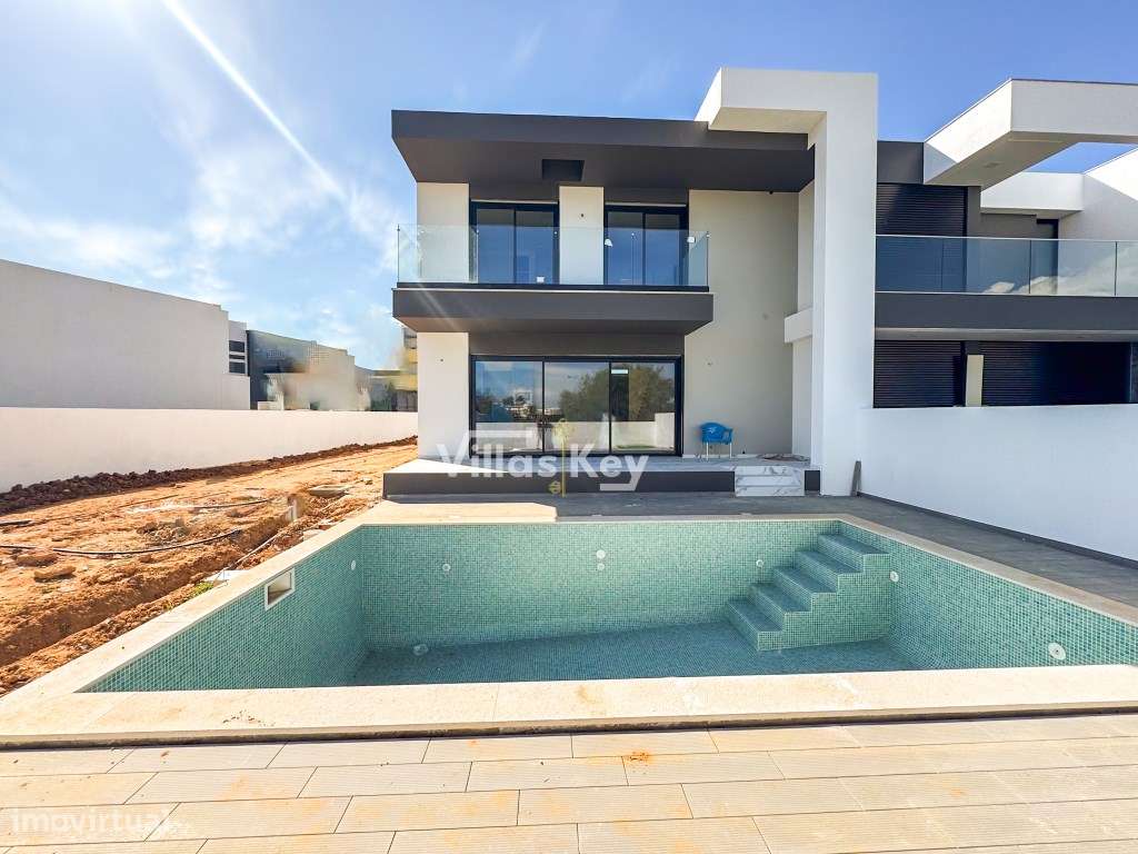 Moradia geminada com 4 quartos e piscina em Alvor - Grande imagem: 2/21