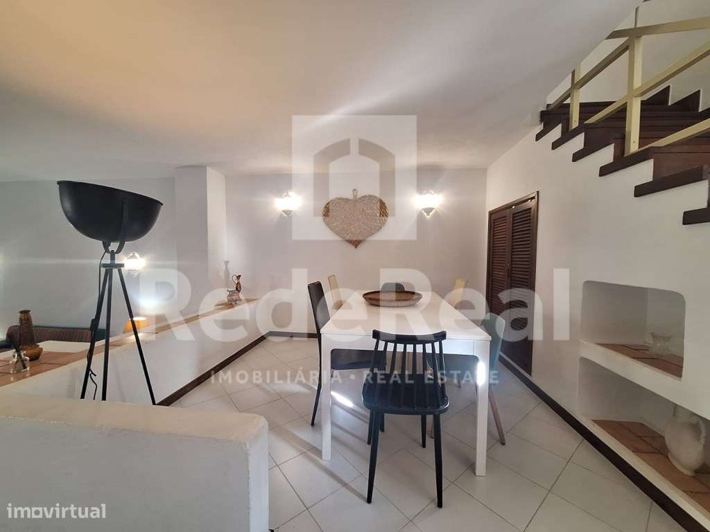 Moradia T3 + 1 com Boas Áreas em Lote de 300 m² - Centro de Albufeira-39