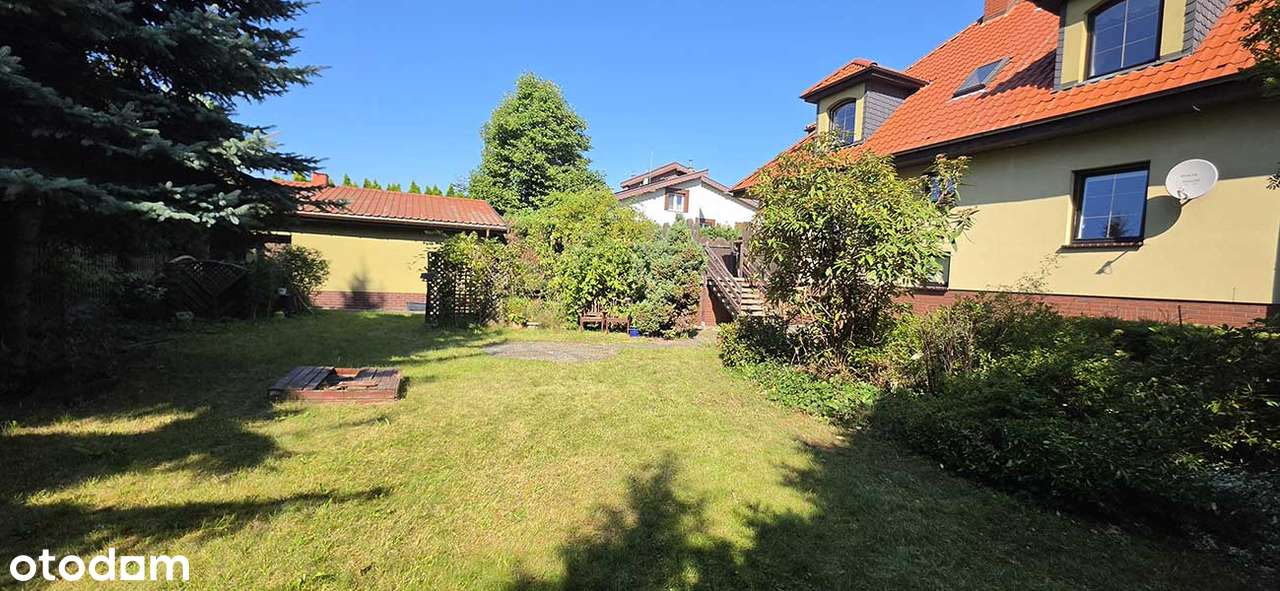Komfortowy dom jednorodzinny, wieloletni ogród, garaże,-15