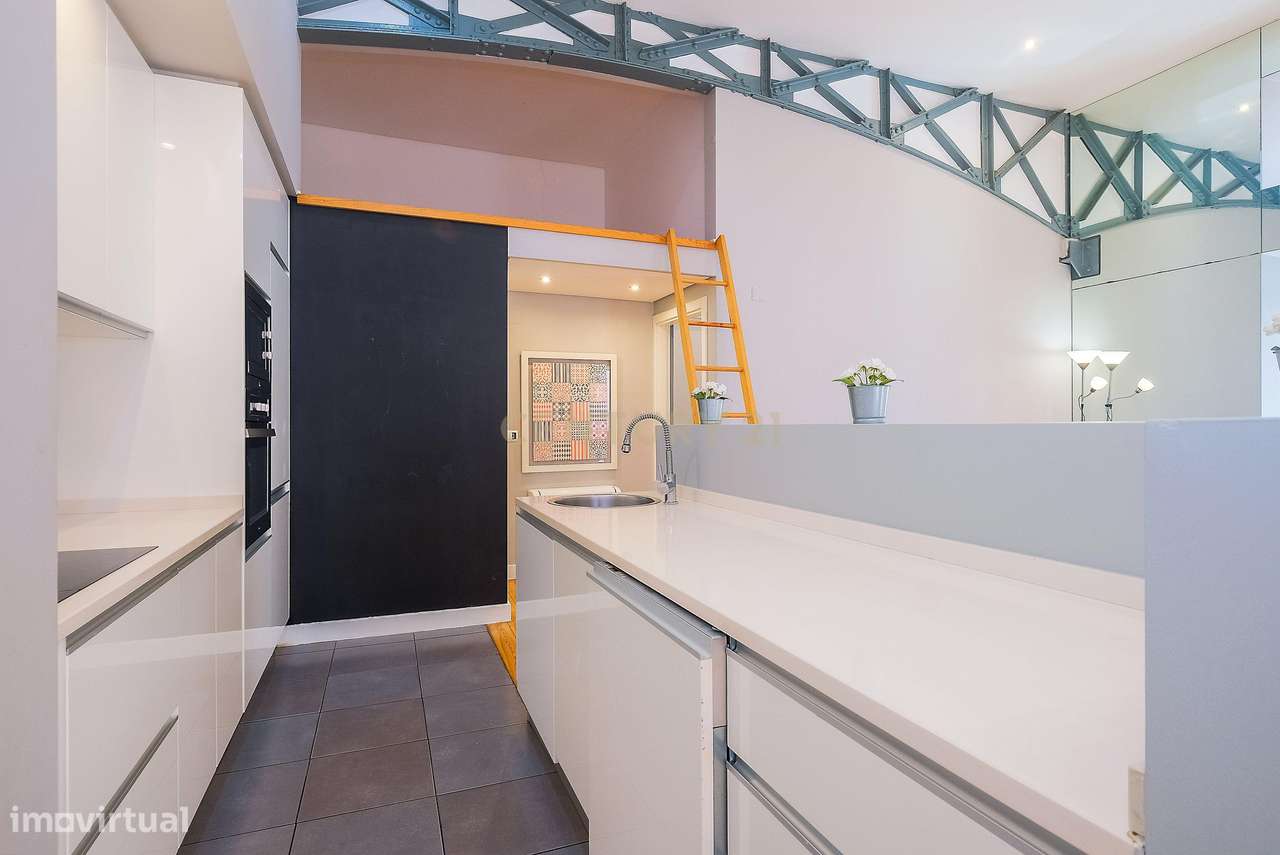 T1 único com pé direito alto + mezzanine | 81,56m² | Bairro Alto | Pot-17